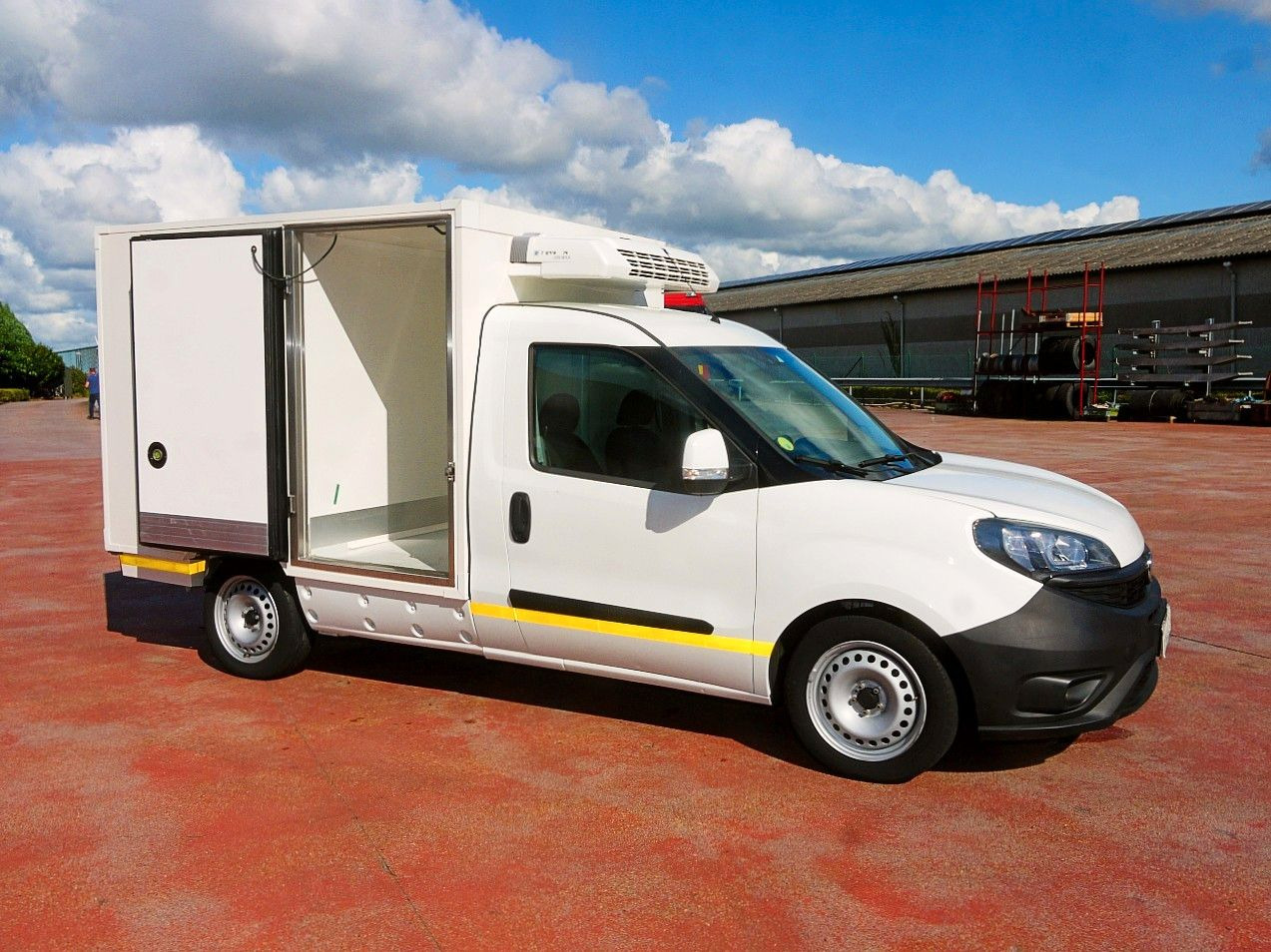 Fiat DOBLO 1.6 KUHLKOFFER THERMOKING MT A/C - Refrigerated delivery van: picture 3 Fiat DOBLO 1.6 KUHLKOFFER THERMOKING MT A/C - Refrigerated delivery van: picture 3