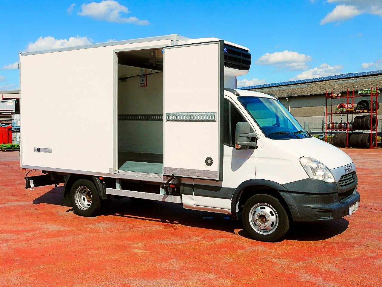 Iveco 35C13 DAILY KUHLKOFFER CARRIER XARIOS 600 MULTI - Refrigerated delivery van: picture 3 Iveco 35C13 DAILY KUHLKOFFER CARRIER XARIOS 600 MULTI - Refrigerated delivery van: picture 3