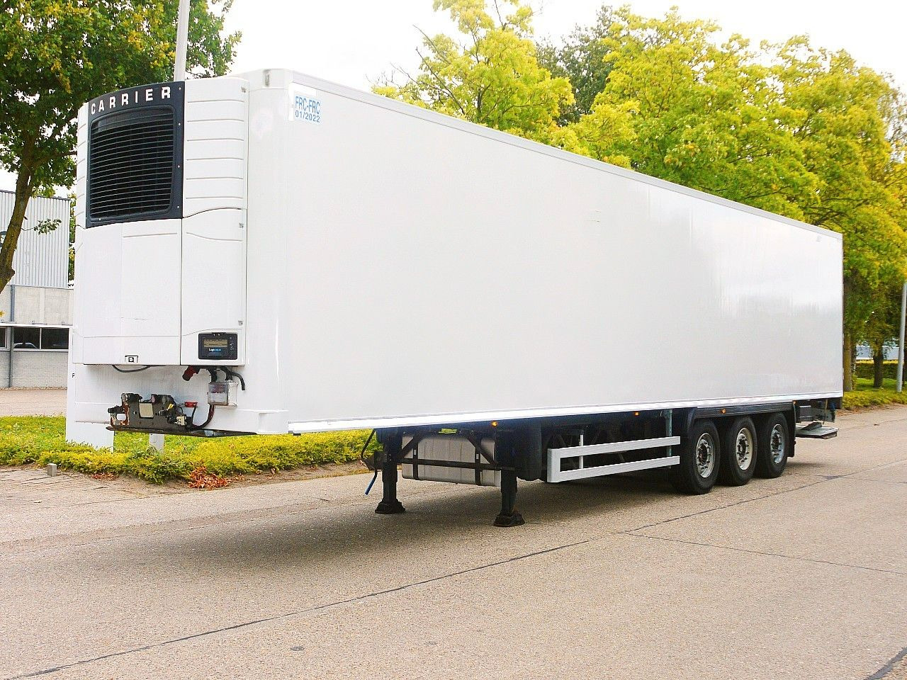 Lamberet CARRIER VECTOR 1950 MULTI TEMP. SAF. LADBORDWAND - Refrigerated semi-trailer: picture 2 Lamberet CARRIER VECTOR 1950 MULTI TEMP. SAF. LADBORDWAND - Refrigerated semi-trailer: picture 2