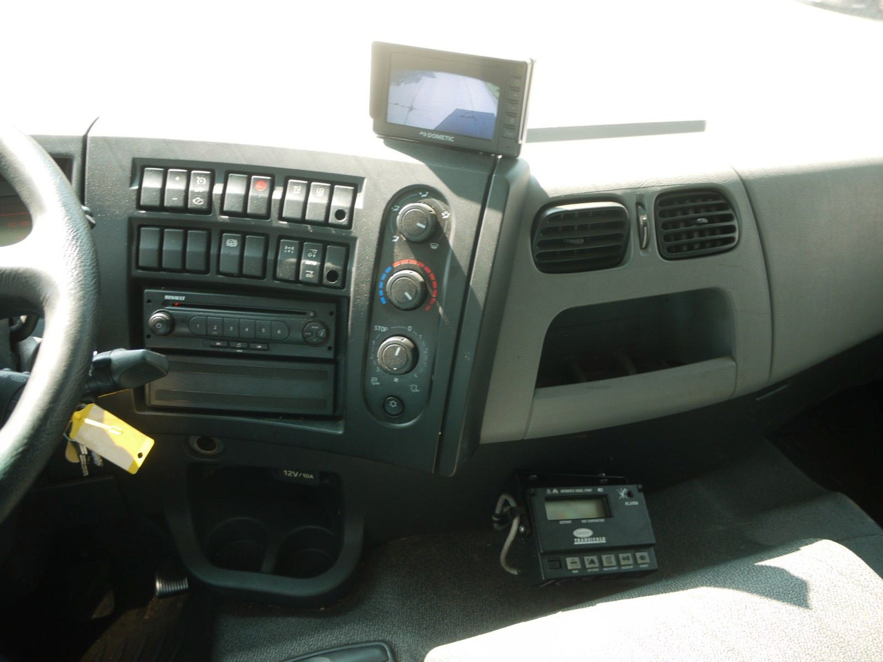 New Refrigerated truck Renault D 26.320 6x2 KUHLKOFFER CARRIER SUPRA 850 XL CAB: picture 16