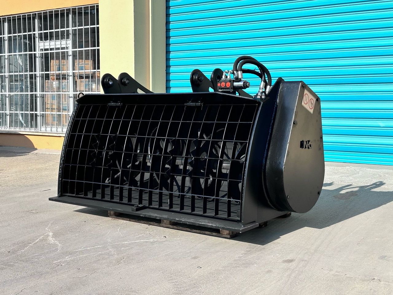 CONCRETE MIXING BUCKET - NG ATTACHMENTS - Loader bucket for Loader: picture 1 CONCRETE MIXING BUCKET - NG ATTACHMENTS - Loader bucket for Loader: picture 1