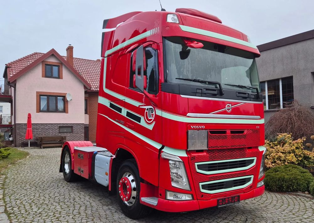 Volvo FH GLOBETROTTER - Tractor unit: picture 3 Volvo FH GLOBETROTTER - Tractor unit: picture 3