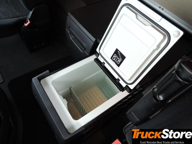 Tractor unit Mercedes-Benz Actros 1843 LS: picture 9