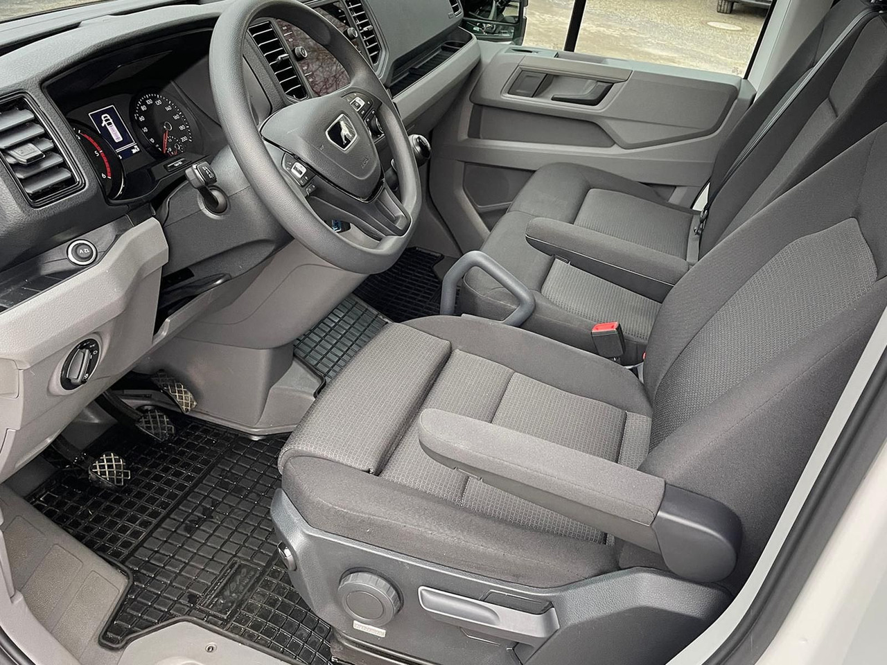 Commercial vehicle MAN TGE 3.180 L3H3 MIXTO 4x4 STANDHZ DIFF AHK ACC: picture 21 Commercial vehicle MAN TGE 3.180 L3H3 MIXTO 4x4 STANDHZ DIFF AHK ACC: picture 21