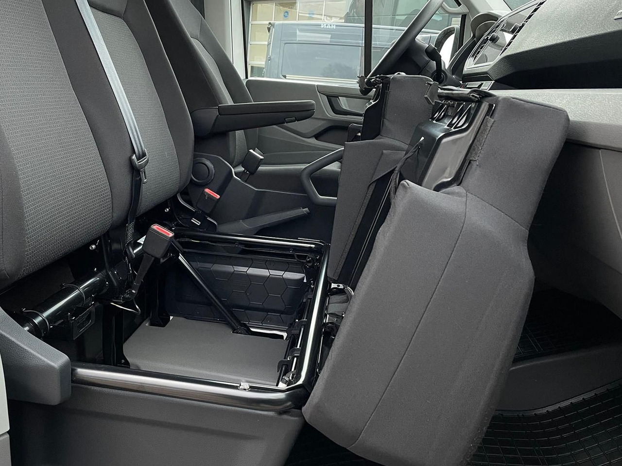 Commercial vehicle MAN TGE 3.180 L3H3 MIXTO 4x4 STANDHZ DIFF AHK ACC: picture 19 Commercial vehicle MAN TGE 3.180 L3H3 MIXTO 4x4 STANDHZ DIFF AHK ACC: picture 19