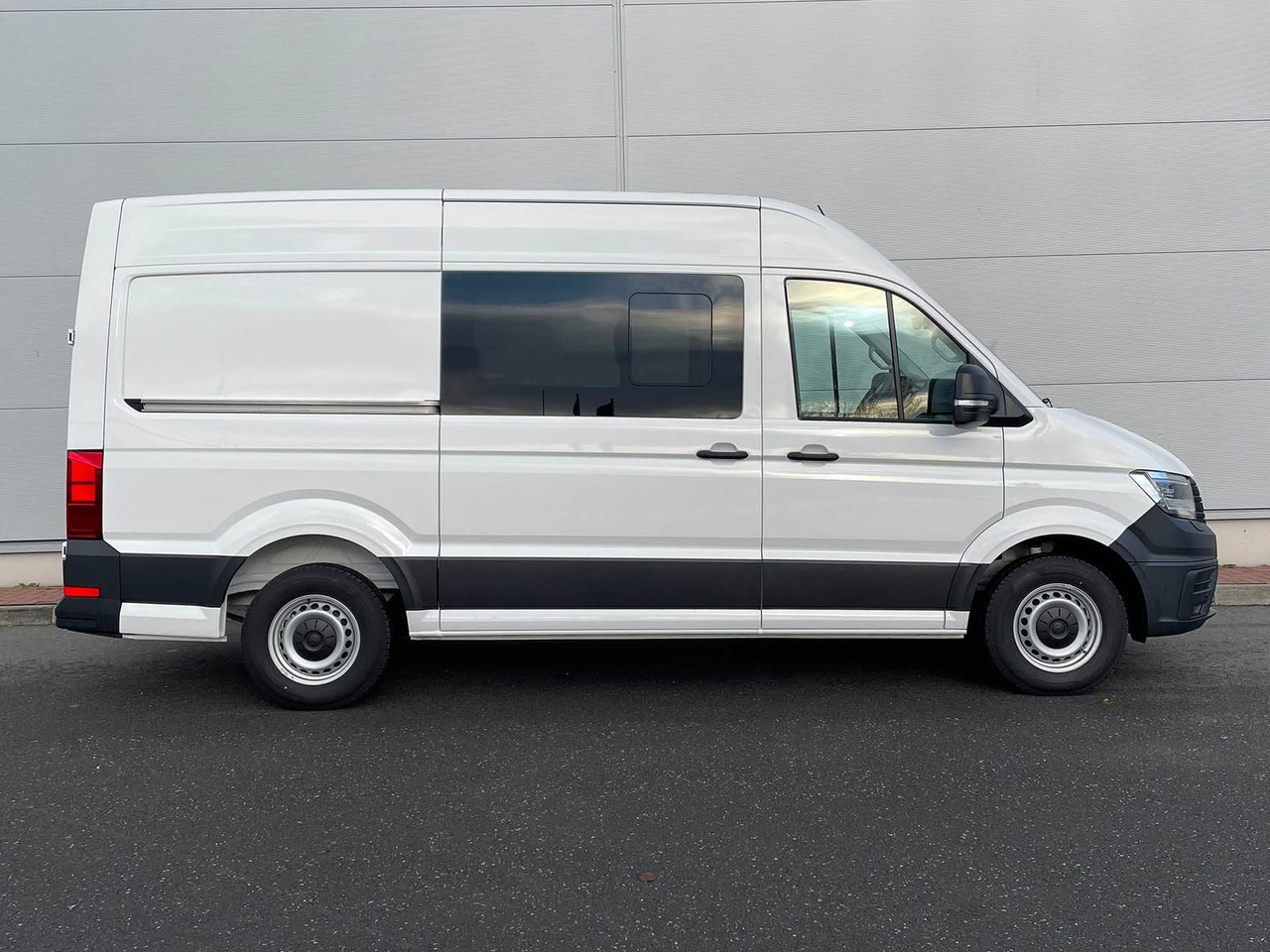 Volkswagen Crafter Kasten 35 L3H3 Autom. NAVI SITZHZ ACC - People carrier: picture 5 Volkswagen Crafter Kasten 35 L3H3 Autom. NAVI SITZHZ ACC - People carrier: picture 5