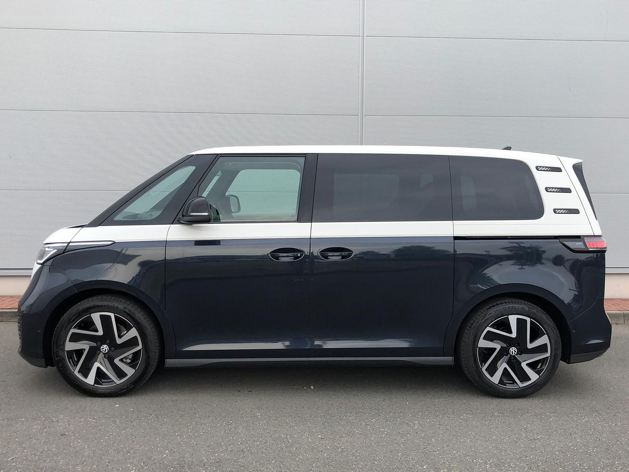 People carrier, Electric van Volkswagen ID. Buzz 150 kW Pro AHK ACC MATRIX LED KEYLESS: picture 6 People carrier, Electric van Volkswagen ID. Buzz 150 kW Pro AHK ACC MATRIX LED KEYLESS: picture 6