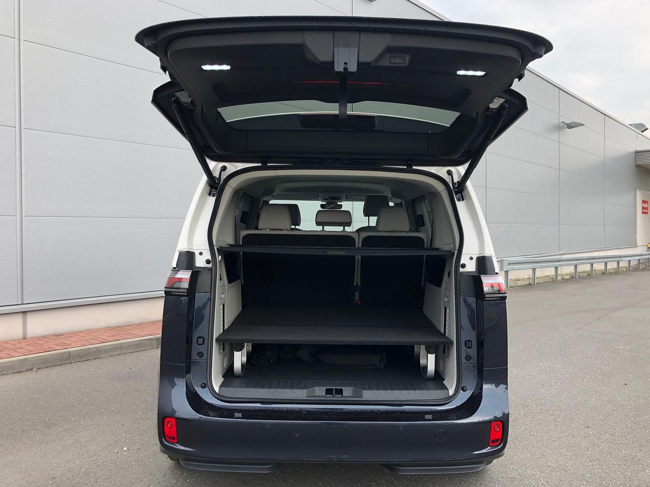 People carrier, Electric van Volkswagen ID. Buzz 150 kW Pro AHK ACC MATRIX LED KEYLESS: picture 10 People carrier, Electric van Volkswagen ID. Buzz 150 kW Pro AHK ACC MATRIX LED KEYLESS: picture 10
