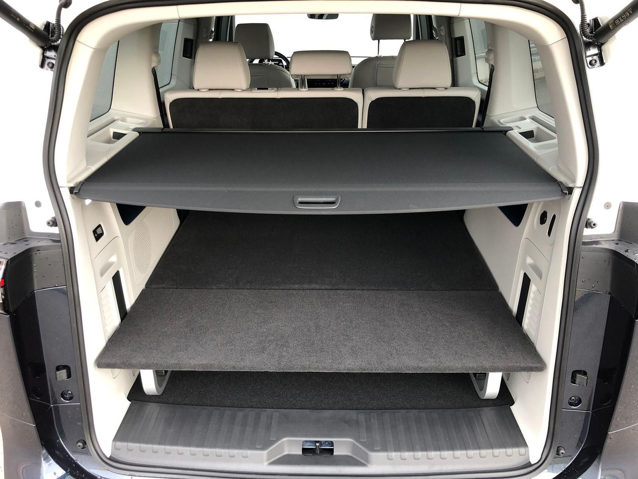 People carrier, Electric van Volkswagen ID. Buzz 150 kW Pro AHK ACC MATRIX LED KEYLESS: picture 11 People carrier, Electric van Volkswagen ID. Buzz 150 kW Pro AHK ACC MATRIX LED KEYLESS: picture 11