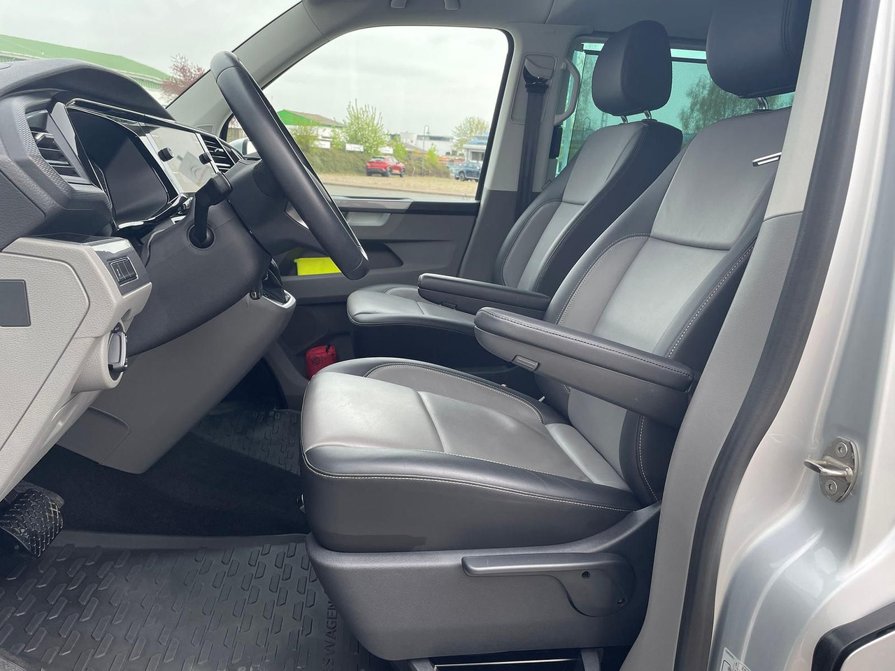 People carrier Volkswagen T6.1 Caravelle Highline STANDHZ NAVI LEDER PDC: picture 23