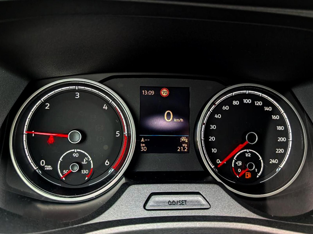 Volkswagen T6.1 Transporter Kombi KR LED STANDHZ ACC NAVI - People carrier: picture 3 Volkswagen T6.1 Transporter Kombi KR LED STANDHZ ACC NAVI - People carrier: picture 3