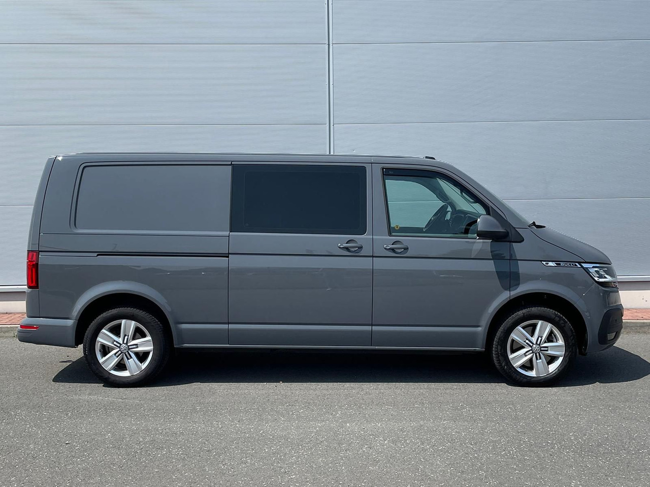 Volkswagen T6.1 Transporter lang 4M LED BEAR LOCK KAM DAB - People carrier: picture 5 Volkswagen T6.1 Transporter lang 4M LED BEAR LOCK KAM DAB - People carrier: picture 5