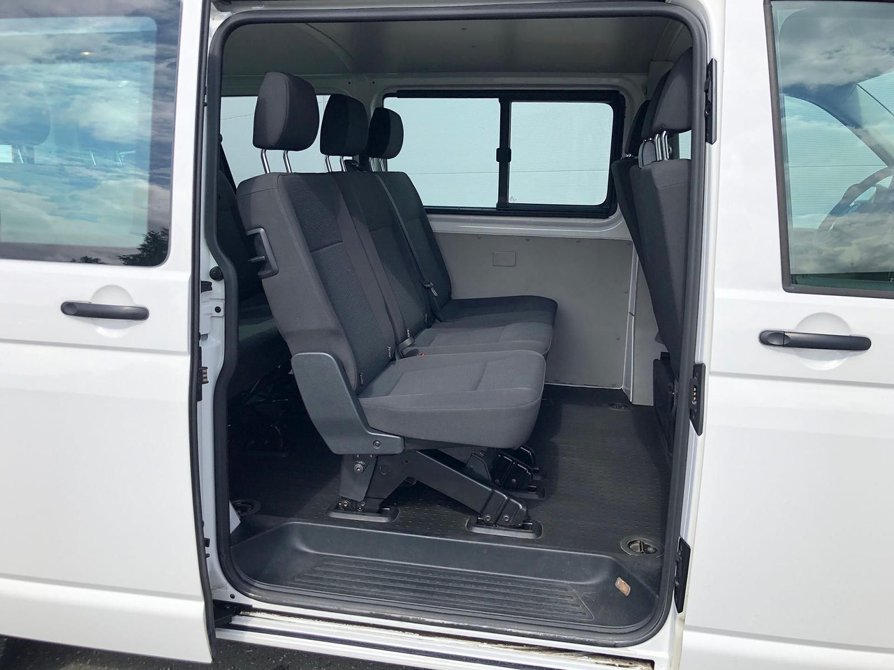 Minibus, People carrier Volkswagen T6 Transporter 2.0 TDI Kombi lang 9-SITZE TEMP: picture 20 Minibus, People carrier Volkswagen T6 Transporter 2.0 TDI Kombi lang 9-SITZE TEMP: picture 20