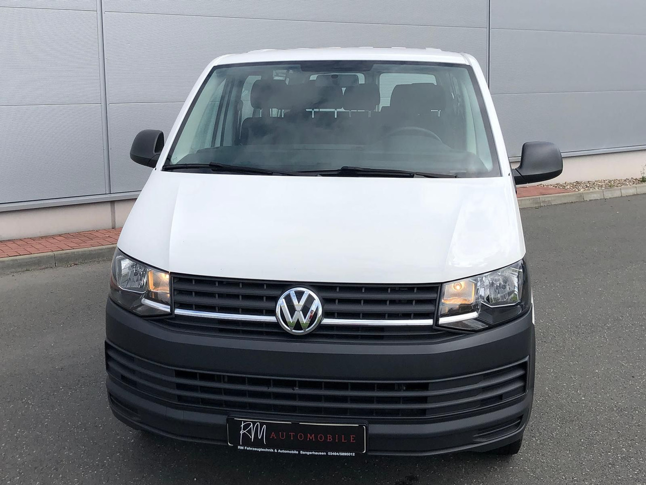 Volkswagen T6 Transporter 2.0 TDI Kombi lang 9-SITZE TEMP - Minibus, People carrier: picture 4 Volkswagen T6 Transporter 2.0 TDI Kombi lang 9-SITZE TEMP - Minibus, People carrier: picture 4
