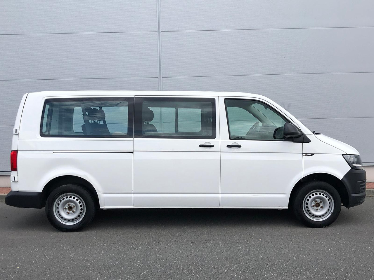 Volkswagen T6 Transporter 2.0 TDI Kombi lang 9-SITZE TEMP - Estate car: picture 5 Volkswagen T6 Transporter 2.0 TDI Kombi lang 9-SITZE TEMP - Estate car: picture 5