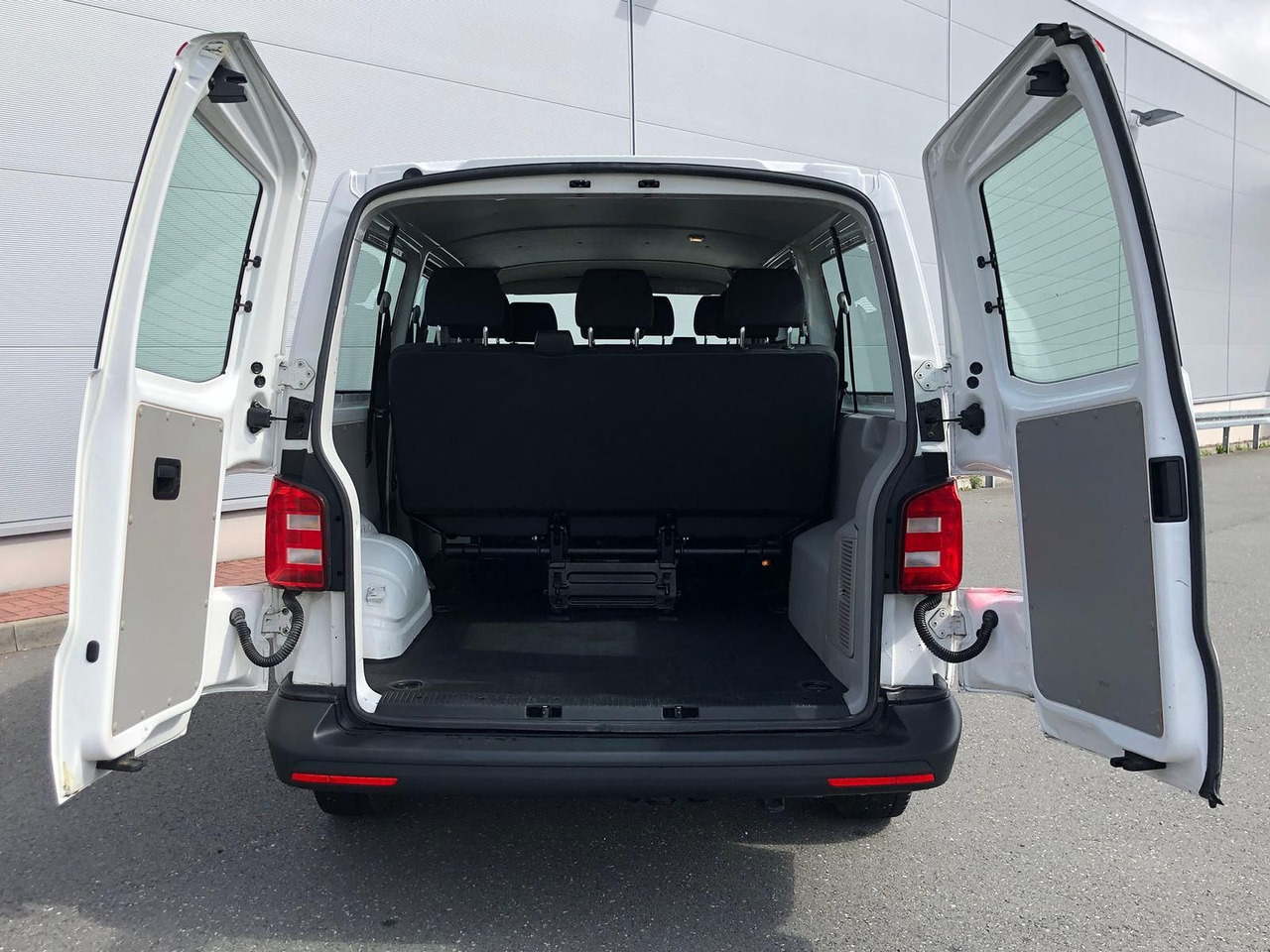 Minibus, People carrier Volkswagen T6 Transporter 2.0 TDI Kombi lang 9-SITZE TEMP: picture 21 Minibus, People carrier Volkswagen T6 Transporter 2.0 TDI Kombi lang 9-SITZE TEMP: picture 21