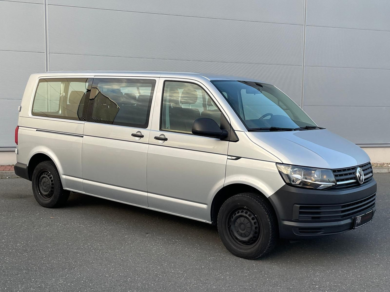 Volkswagen T6 Transporter 2.0 TDI Kombi lang 9-SITZER SITZH - Car: picture 2 Volkswagen T6 Transporter 2.0 TDI Kombi lang 9-SITZER SITZH - Car: picture 2