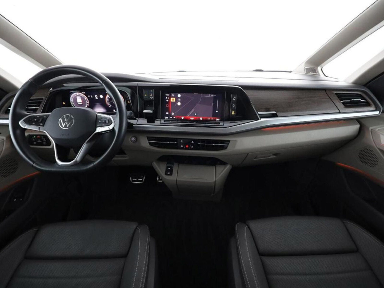 Volkswagen T7 Multivan Style eHybrid LR 4MOTION AHK ACC - People carrier: picture 4 Volkswagen T7 Multivan Style eHybrid LR 4MOTION AHK ACC - People carrier: picture 4