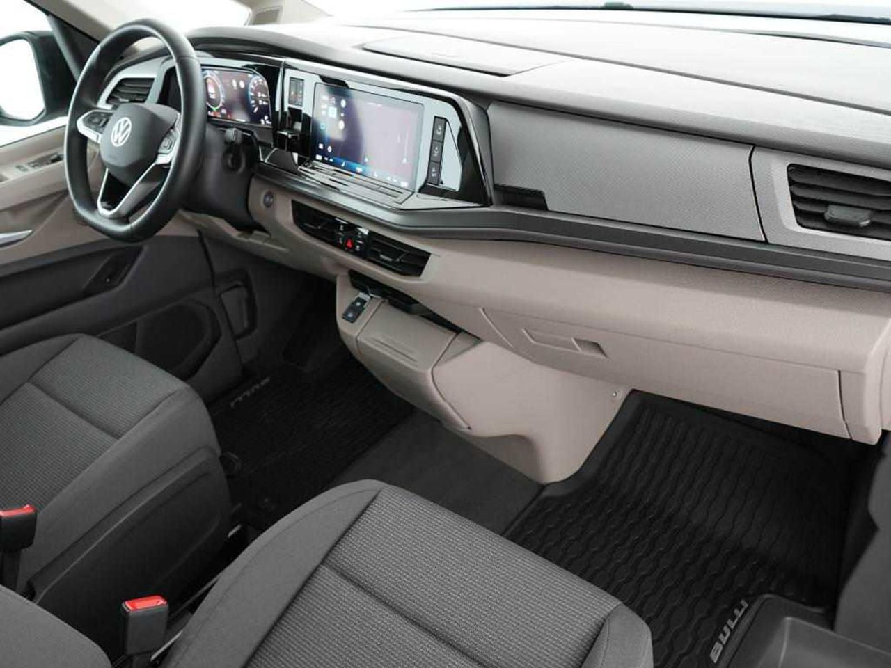 Volkswagen T7 Multivan eHybrid lang 4MOTION NAVI AHK ACC - People carrier: picture 3 Volkswagen T7 Multivan eHybrid lang 4MOTION NAVI AHK ACC - People carrier: picture 3