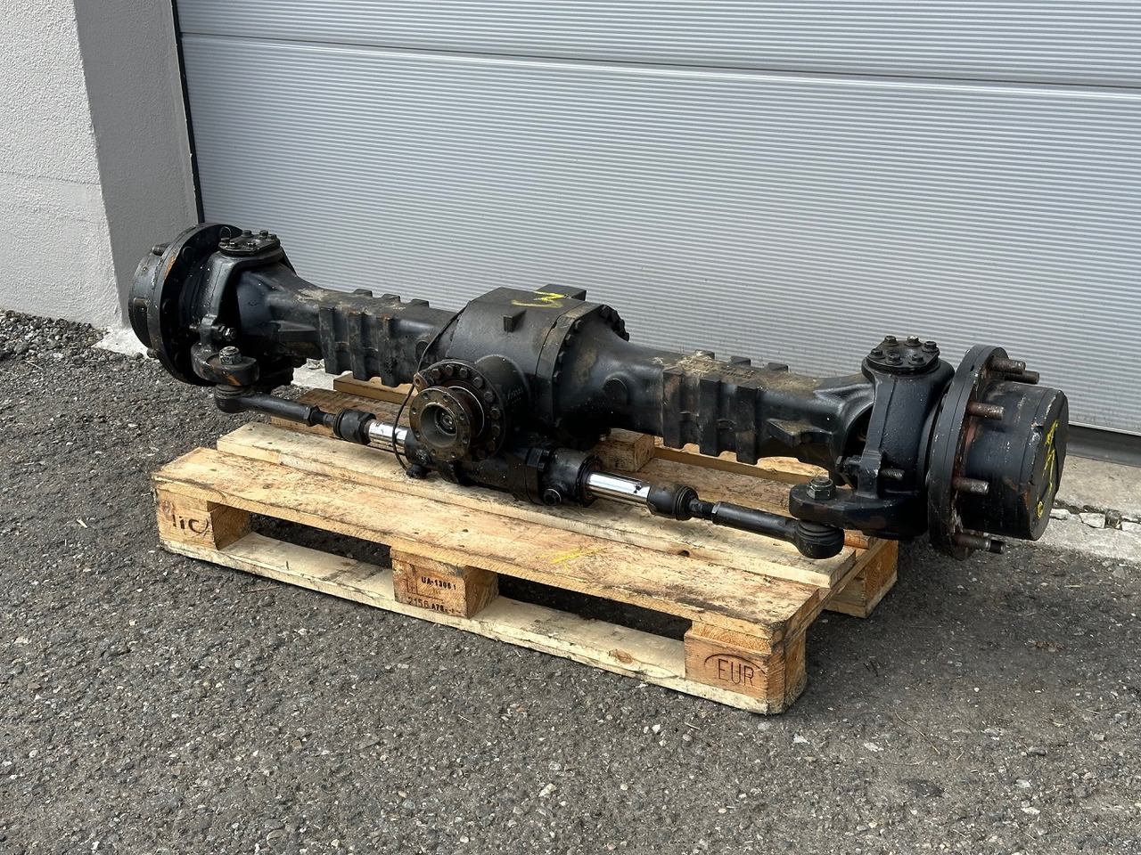Dana Spicer Vorderachse-Planetenachse Typ:211/233-004. Kramer-Nr.1000304468. Ratio:1/13,714 #1000304468.03# - Axle and parts for Loader: picture 2 Dana Spicer Vorderachse-Planetenachse Typ:211/233-004. Kramer-Nr.1000304468. Ratio:1/13,714 #1000304468.03# - Axle and parts for Loader: picture 2