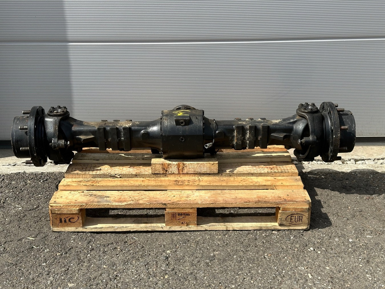 Dana Spicer Vorderachse-Planetenachse Typ:211/233-004. Kramer-Nr.1000304468. Ratio:1/13,714 #1000304468.03# - Axle and parts for Loader: picture 4 Dana Spicer Vorderachse-Planetenachse Typ:211/233-004. Kramer-Nr.1000304468. Ratio:1/13,714 #1000304468.03# - Axle and parts for Loader: picture 4
