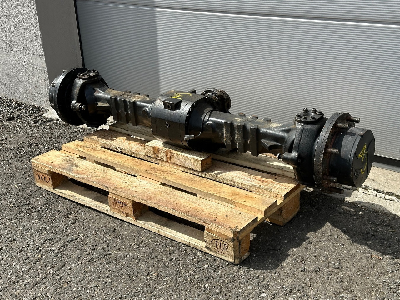 Dana Spicer Vorderachse-Planetenachse Typ:211/233-004. Kramer-Nr.1000304468. Ratio:1/13,714 #1000304468.03# - Axle and parts for Loader: picture 5 Dana Spicer Vorderachse-Planetenachse Typ:211/233-004. Kramer-Nr.1000304468. Ratio:1/13,714 #1000304468.03# - Axle and parts for Loader: picture 5