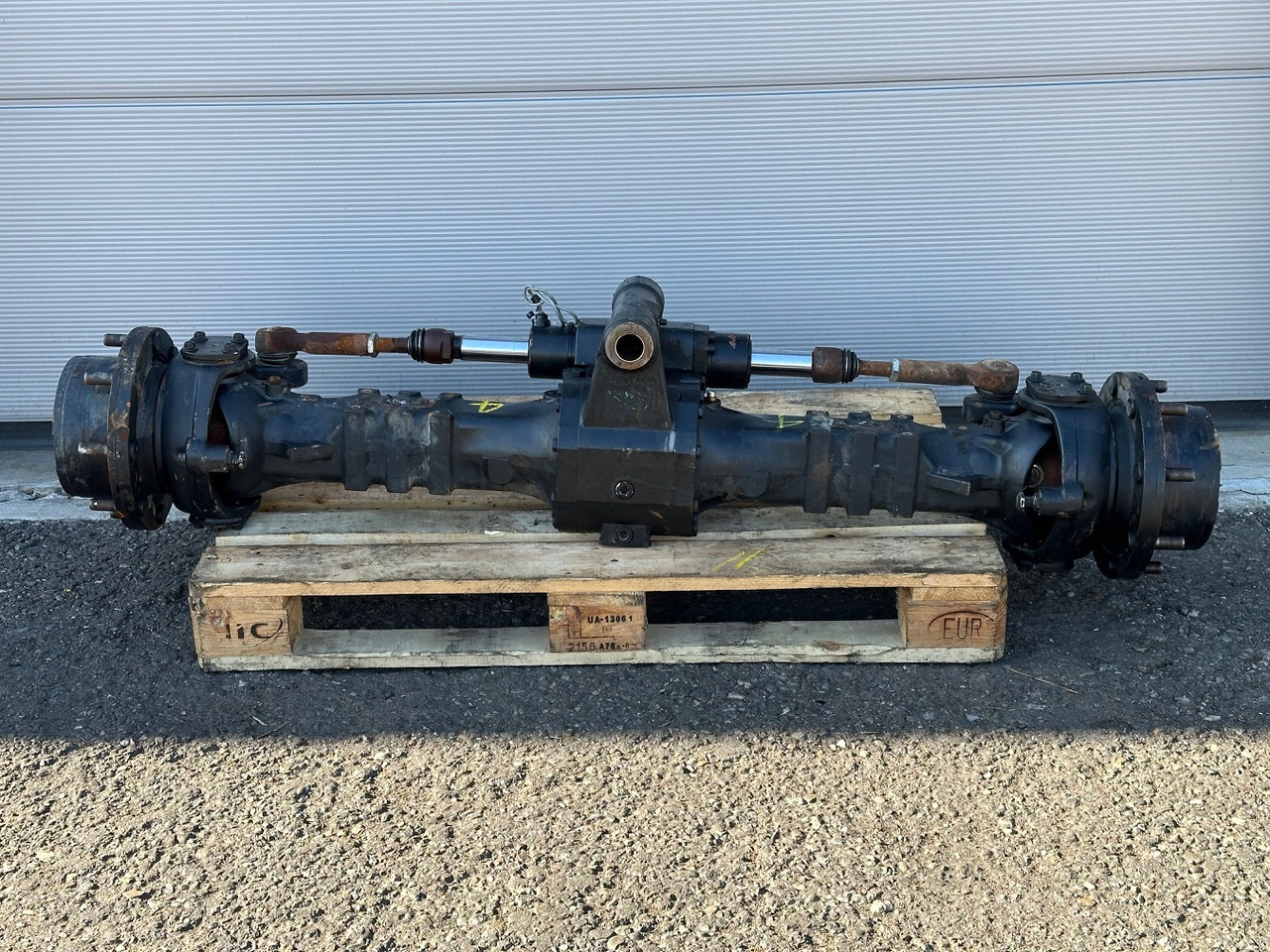 Dana Spicer Vorderachse-Planetenachse Typ:211/233-004. Kramer-Nr.1000304468. Ratio:1/13,714 #1000304468.04# - Axle and parts for Loader: picture 4 Dana Spicer Vorderachse-Planetenachse Typ:211/233-004. Kramer-Nr.1000304468. Ratio:1/13,714 #1000304468.04# - Axle and parts for Loader: picture 4