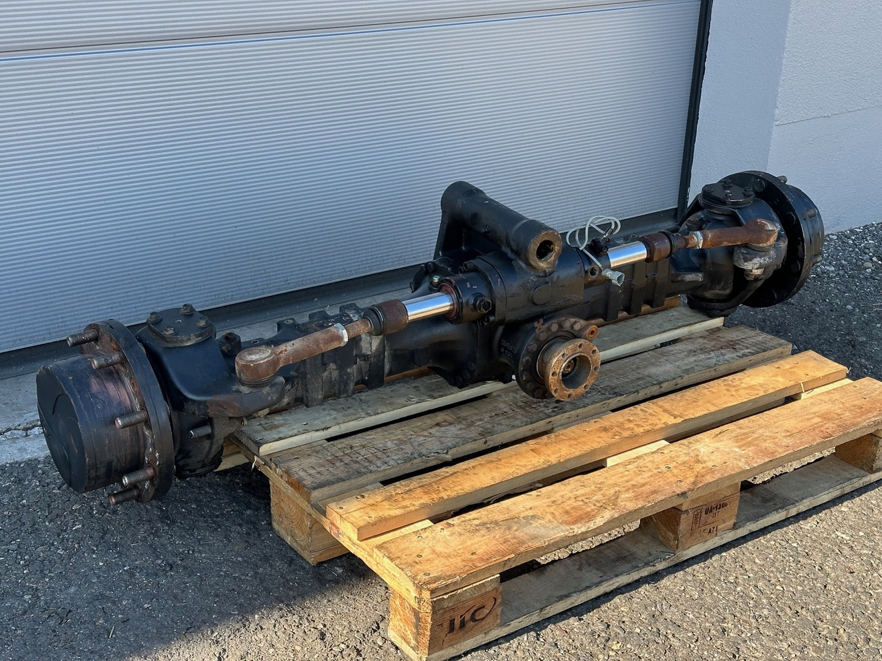 Dana Spicer Vorderachse-Planetenachse Typ:211/233-004. Kramer-Nr.1000304468. Ratio:1/13,714 #1000304468.04# - Axle and parts for Loader: picture 3 Dana Spicer Vorderachse-Planetenachse Typ:211/233-004. Kramer-Nr.1000304468. Ratio:1/13,714 #1000304468.04# - Axle and parts for Loader: picture 3