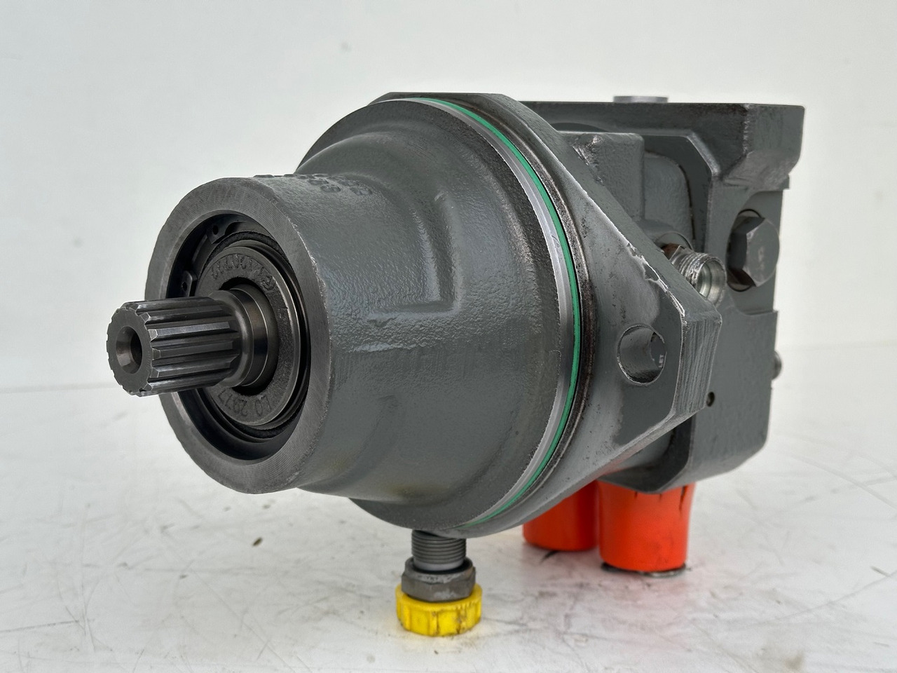 LIEBHERR Original Hydraulikeinbaumotor AT-FMF045. ID-Nr.9075181 – ID-Nr.10125043A. A309, A311, A312, A314, A316, A900, A904, A918, R313, R317, R900, R904. #A18.12.90158# - Hydraulic motor for Excavator: picture 3 LIEBHERR Original Hydraulikeinbaumotor AT-FMF045. ID-Nr.9075181 – ID-Nr.10125043A. A309, A311, A312, A314, A316, A900, A904, A918, R313, R317, R900, R904. #A18.12.90158# - Hydraulic motor for Excavator: picture 3