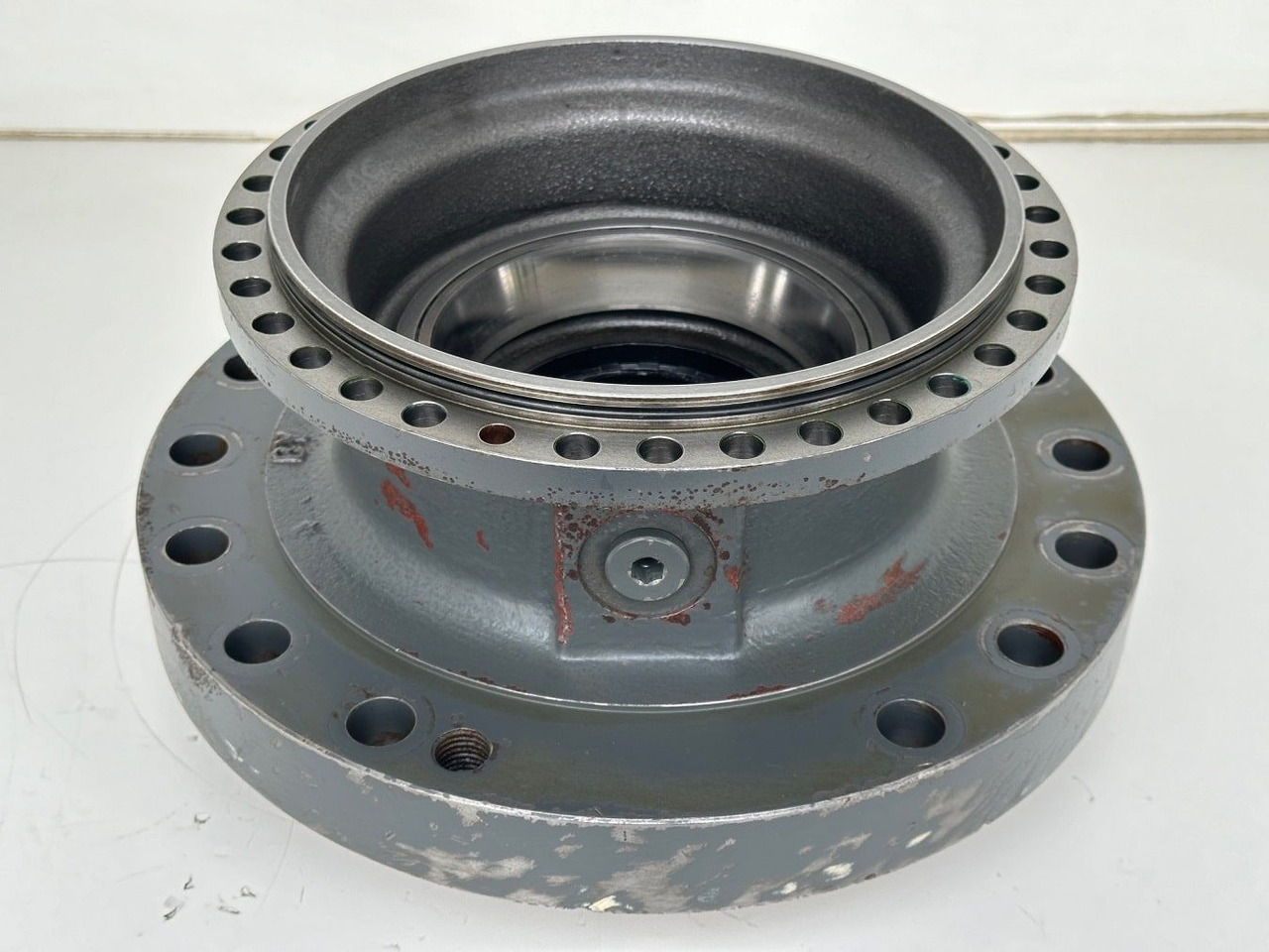 Liebherr Abtriebswellengehäuse ID-Nr.90018934. A924 HL, A924, LH30 C, LH30 M, LH35 M, LH35 MT, R922. #ABTR.GEH.0767#0764# - Swing motor for Construction machinery: picture 1 Liebherr Abtriebswellengehäuse ID-Nr.90018934. A924 HL, A924, LH30 C, LH30 M, LH35 M, LH35 MT, R922. #ABTR.GEH.0767#0764# - Swing motor for Construction machinery: picture 1