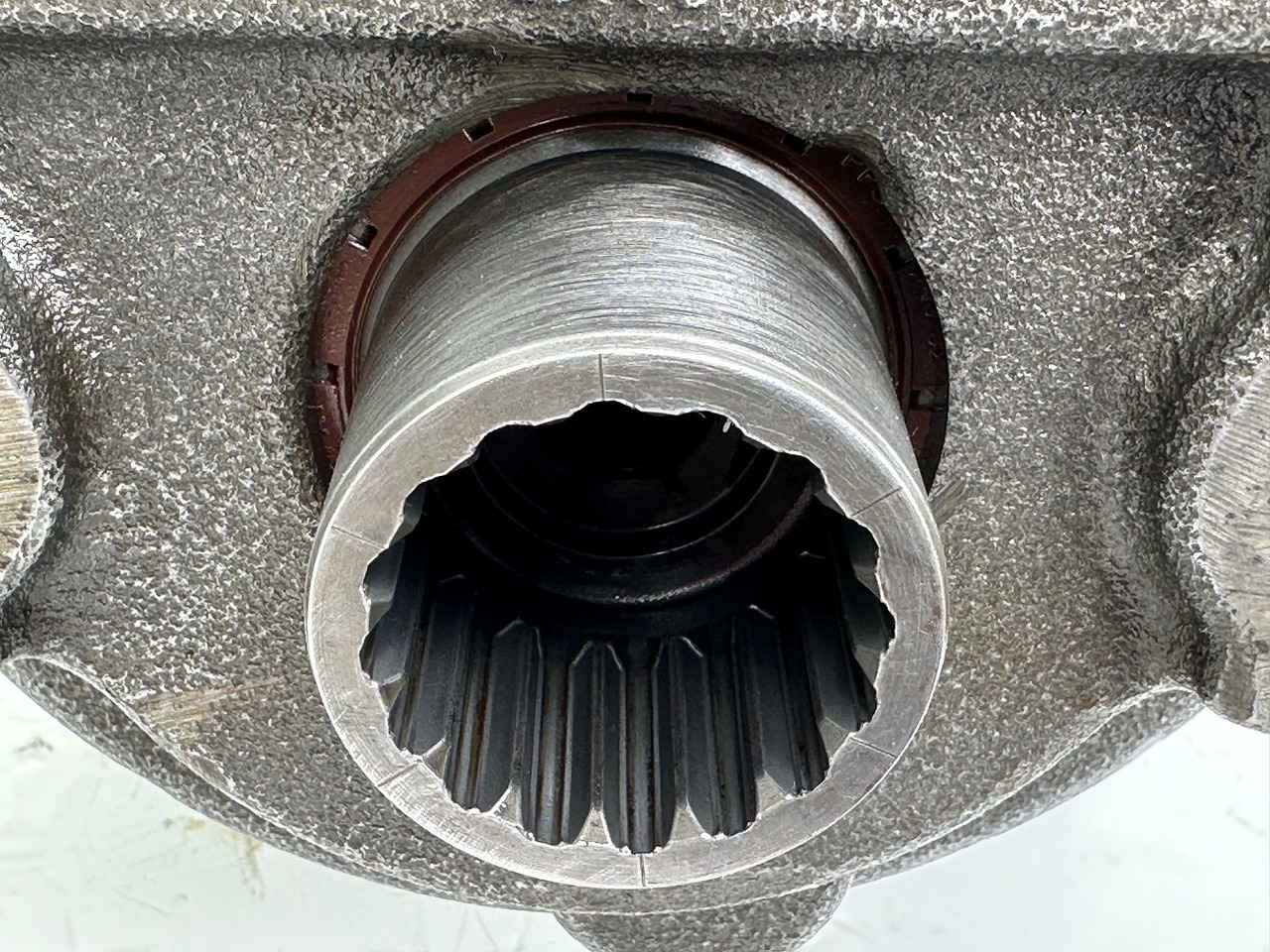 Hydraulic motor for Construction machinery Liebherr Hydraulikeinbaumotor CMVE O 108. ID-Nr.10118562 - ID-Nr.10132610 - ID-Nr.10129048. LOS1916, LOS916, LOS926, R906, R916, R918, R920, R922, R924, R926COMP, R926, R936. #28313#: picture 12 Hydraulic motor for Construction machinery Liebherr Hydraulikeinbaumotor CMVE O 108. ID-Nr.10118562 - ID-Nr.10132610 - ID-Nr.10129048. LOS1916, LOS916, LOS926, R906, R916, R918, R920, R922, R924, R926COMP, R926, R936. #28313#: picture 12