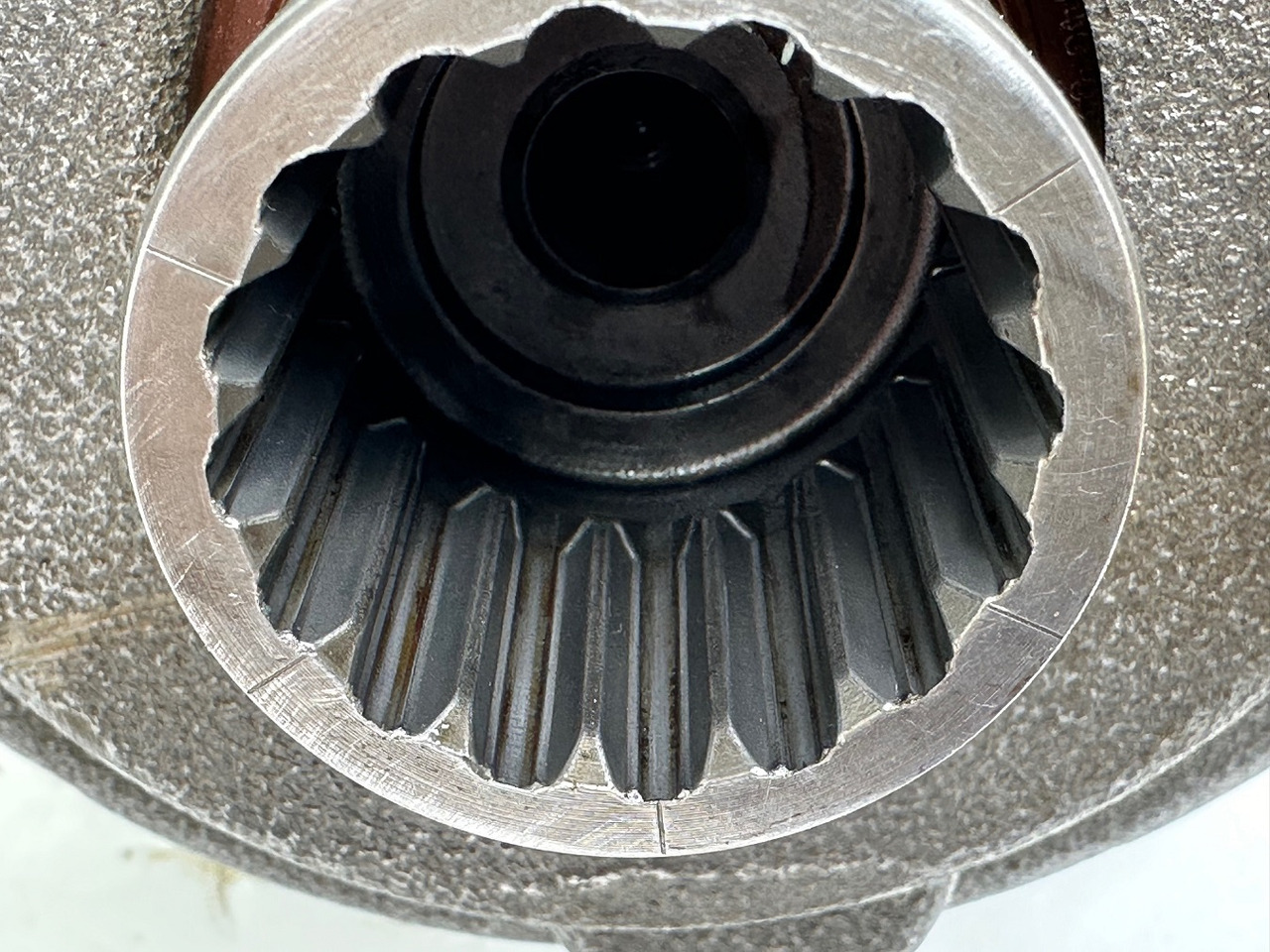 Hydraulic motor for Construction machinery Liebherr Hydraulikeinbaumotor CMVE O 108. ID-Nr.10118562 - ID-Nr.10132610 - ID-Nr.10129048. LOS1916, LOS916, LOS926, R906, R916, R918, R920, R922, R924, R926COMP, R926, R936. #28313#: picture 13 Hydraulic motor for Construction machinery Liebherr Hydraulikeinbaumotor CMVE O 108. ID-Nr.10118562 - ID-Nr.10132610 - ID-Nr.10129048. LOS1916, LOS916, LOS926, R906, R916, R918, R920, R922, R924, R926COMP, R926, R936. #28313#: picture 13