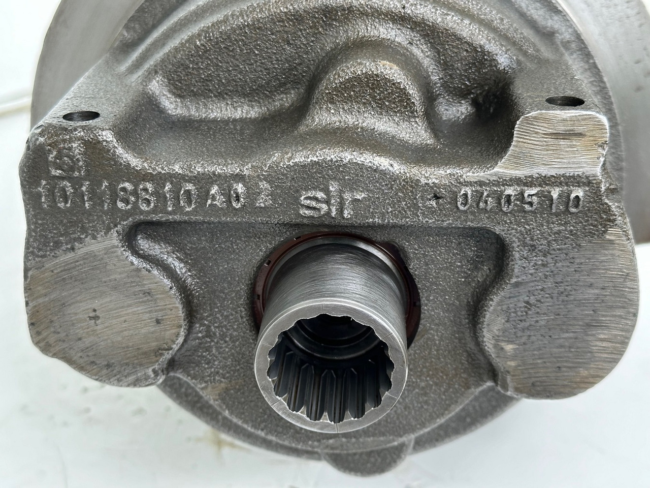 Hydraulic motor for Construction machinery Liebherr Hydraulikeinbaumotor CMVE O 108. ID-Nr.10118562 - ID-Nr.10132610 - ID-Nr.10129048. LOS1916, LOS916, LOS926, R906, R916, R918, R920, R922, R924, R926COMP, R926, R936. #28313#: picture 11 Hydraulic motor for Construction machinery Liebherr Hydraulikeinbaumotor CMVE O 108. ID-Nr.10118562 - ID-Nr.10132610 - ID-Nr.10129048. LOS1916, LOS916, LOS926, R906, R916, R918, R920, R922, R924, R926COMP, R926, R936. #28313#: picture 11