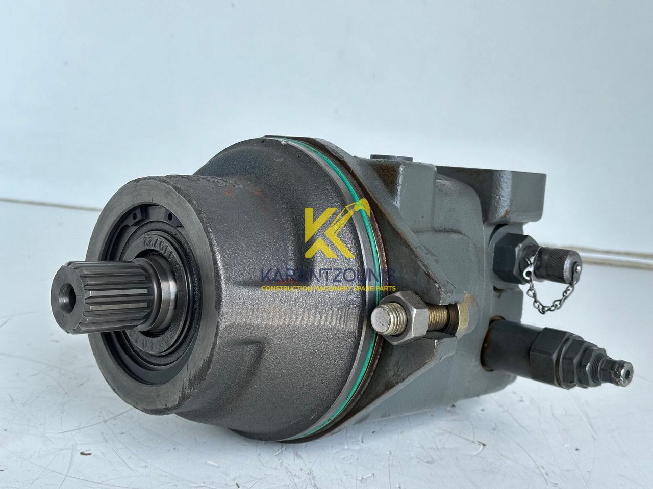Liebherr Hydraulikeinbaumotor Typ:FMF058, ID-Nr.10122576 - ID-Nr.10145827 - ID-Nr.11371069. LOS1906, P924 COMP , R906, R906 PROTO, R916, R922, R924, R924 COMP, R926 COMP, R926 K LC. #39780# - Hydraulic motor for Excavator: picture 1 Liebherr Hydraulikeinbaumotor Typ:FMF058, ID-Nr.10122576 - ID-Nr.10145827 - ID-Nr.11371069. LOS1906, P924 COMP , R906, R906 PROTO, R916, R922, R924, R924 COMP, R926 COMP, R926 K LC. #39780# - Hydraulic motor for Excavator: picture 1