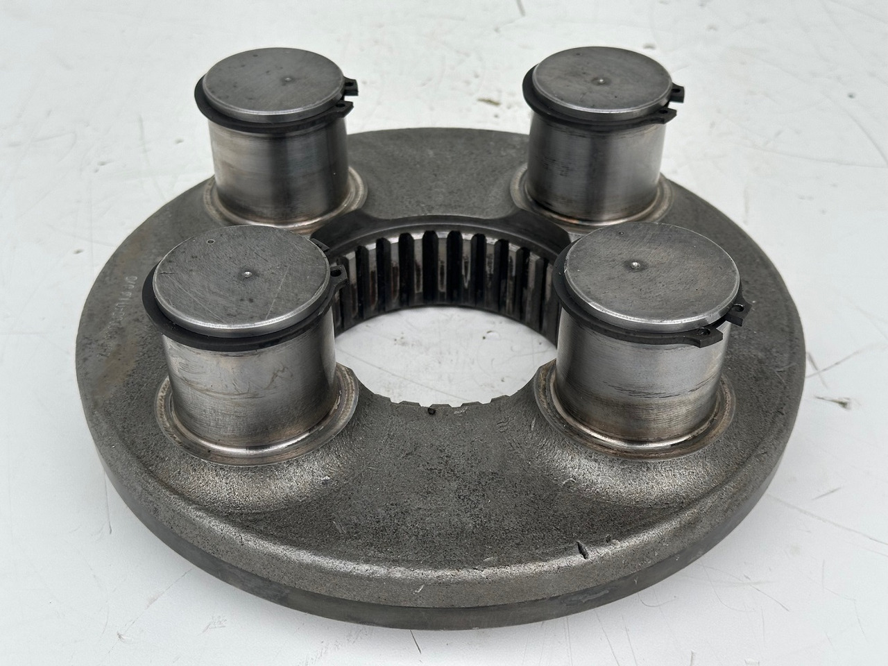 Liebherr Planetenträger ID-Nr.90006540. SAT300/271, SAT300/282, SAT300/288, SAT300/295. LH40, LH50, R936,R950 T, R960 T. #90006540.L6.675# - Swing motor for Construction machinery: picture 1 Liebherr Planetenträger ID-Nr.90006540. SAT300/271, SAT300/282, SAT300/288, SAT300/295. LH40, LH50, R936,R950 T, R960 T. #90006540.L6.675# - Swing motor for Construction machinery: picture 1