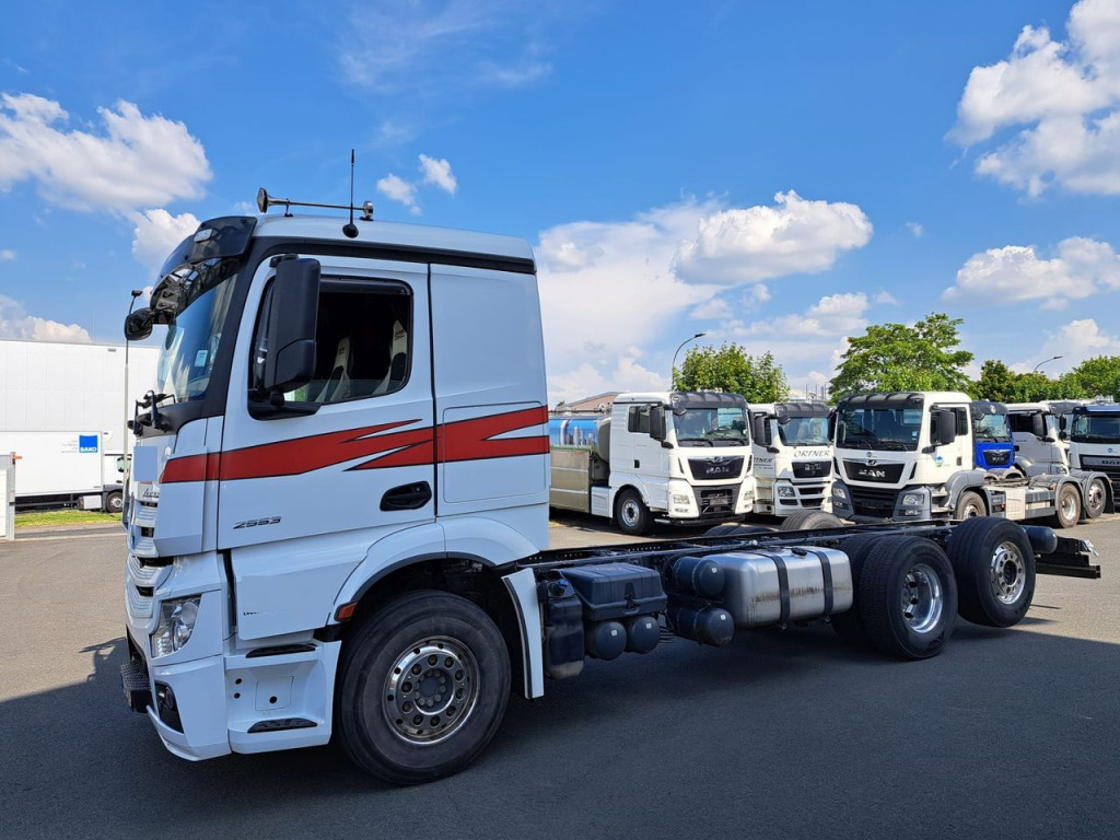 Mercedes Benz 2553 Actros 6x2 (Nr. 5804) - Cab chassis truck: picture 3 Mercedes Benz 2553 Actros 6x2 (Nr. 5804) - Cab chassis truck: picture 3