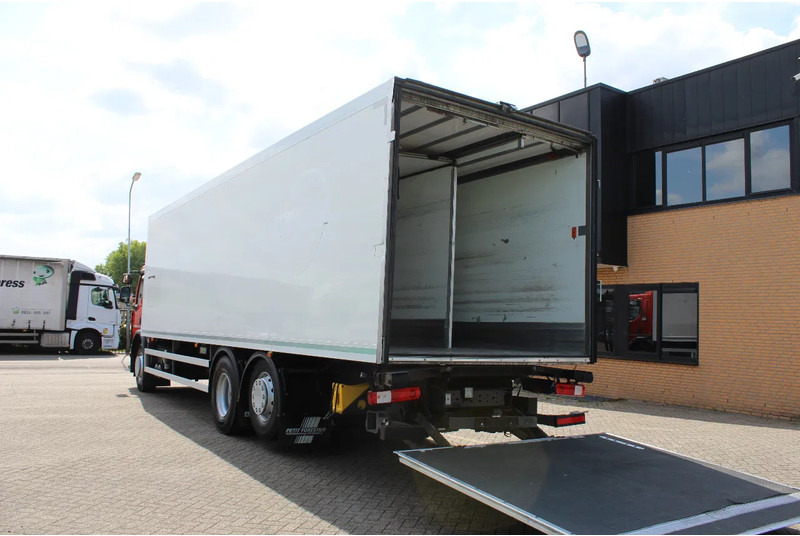 Renault D * WIDE 26 * CARRIER * 6X2 LIFT * - Refrigerated truck: picture 4 Renault D * WIDE 26 * CARRIER * 6X2 LIFT * - Refrigerated truck: picture 4