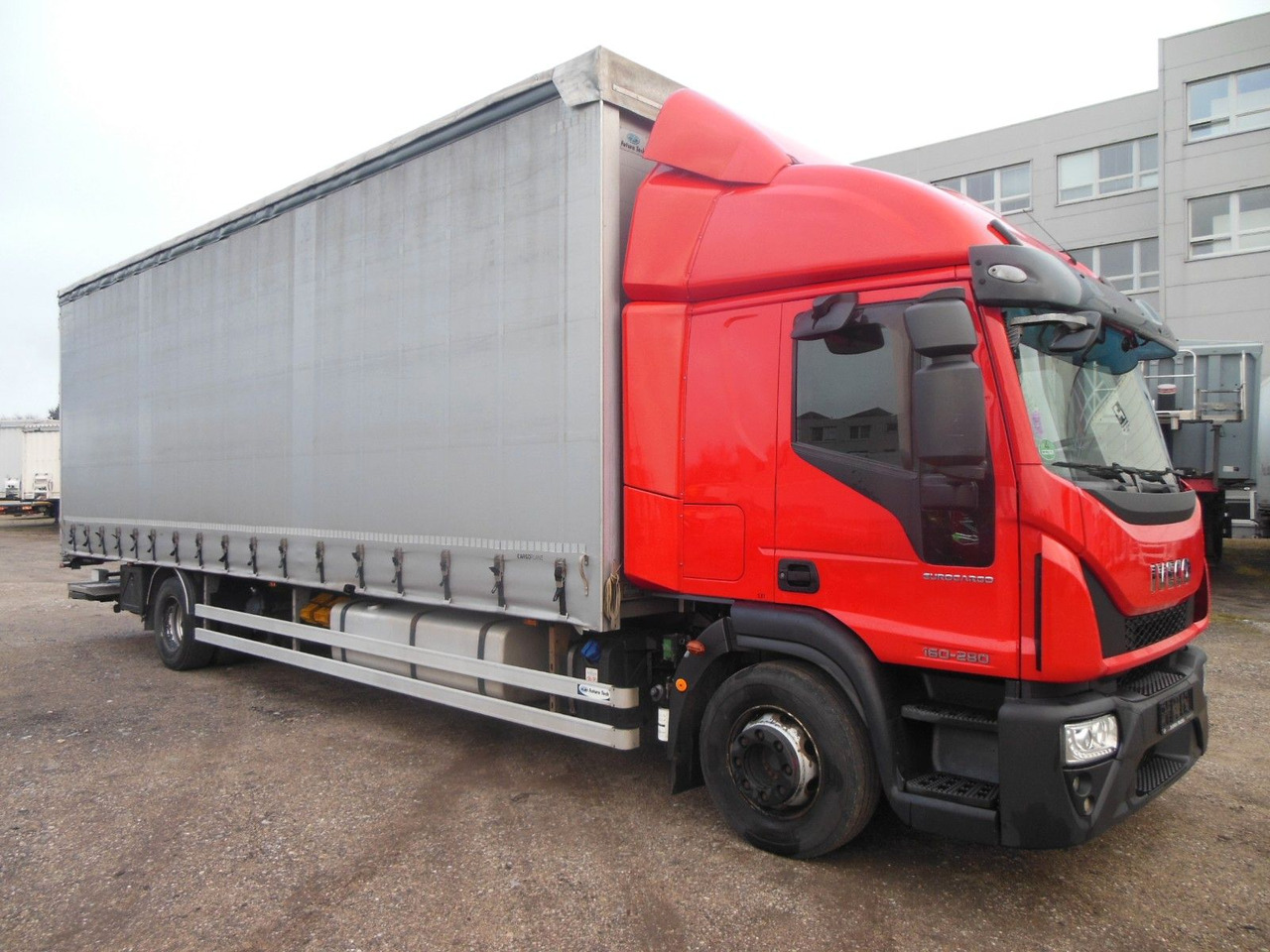 Iveco EUROCARGO ML 160E28, 21 PALETTEN, LBW - Curtain side truck: picture 2 Iveco EUROCARGO ML 160E28, 21 PALETTEN, LBW - Curtain side truck: picture 2