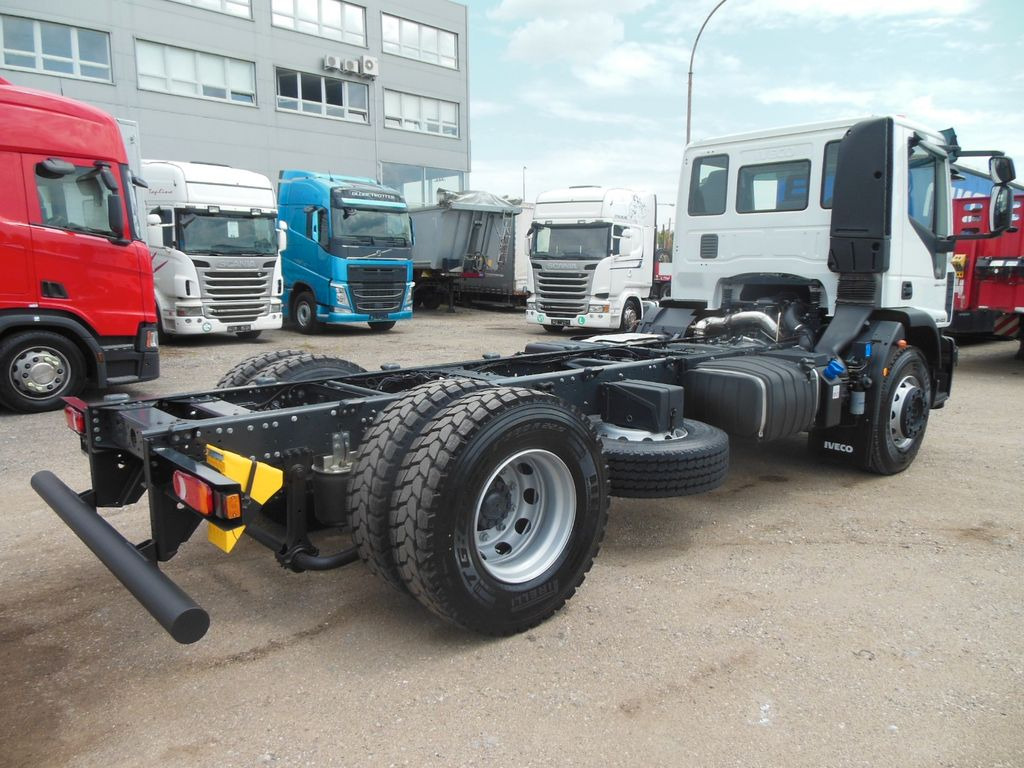 Iveco EUROCARGO ML 180E28/P, PTO - Cab chassis truck: picture 3 Iveco EUROCARGO ML 180E28/P, PTO - Cab chassis truck: picture 3