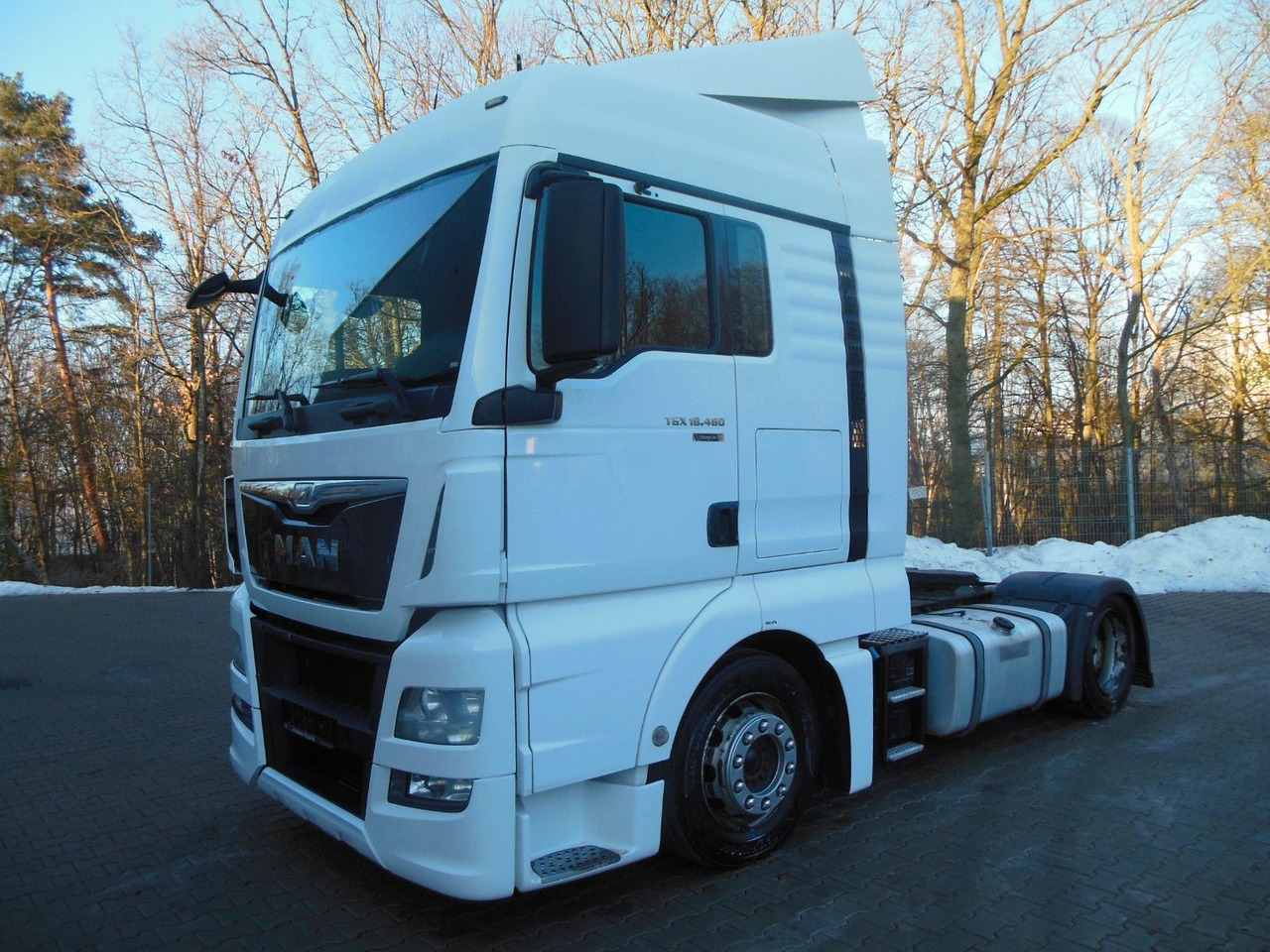 MAN TGX 18.480 LLS-U, LOWDECK + KRONE MEGA MAN TGX 18.480 LLS-U, LOWDECK - Tractor unit: picture 1 MAN TGX 18.480 LLS-U, LOWDECK + KRONE MEGA MAN TGX 18.480 LLS-U, LOWDECK - Tractor unit: picture 1