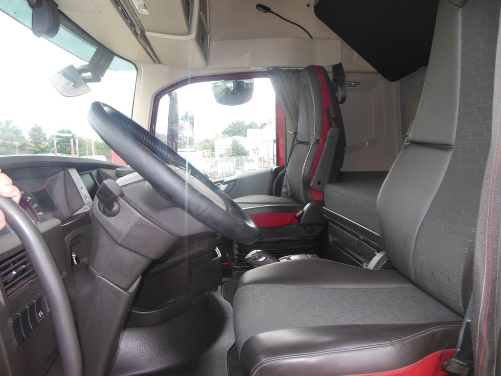 Leasing of Volvo FH 13/500, LOWDECK, GLOBE XL, I PARK COOL, TOP!!  Volvo FH 13/500, LOWDECK, GLOBE XL, I PARK COOL, TOP!!: picture 13