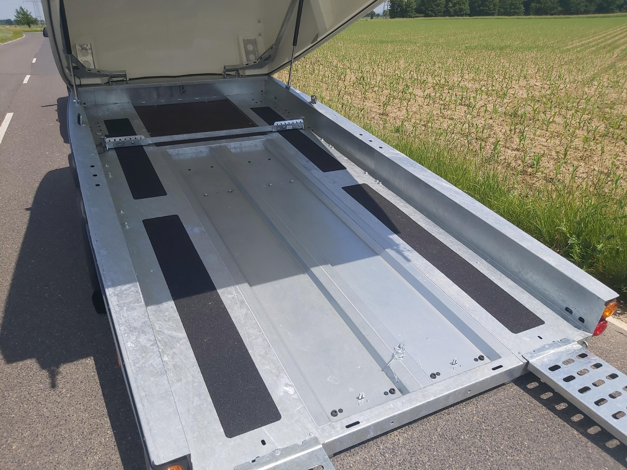 Autotransporter trailer BJT Race Shuttle 2 430x195x150cm ankippbar Rampen Alufelgen dark Seilwinde 100km/H 2600kg Modell 24: picture 11