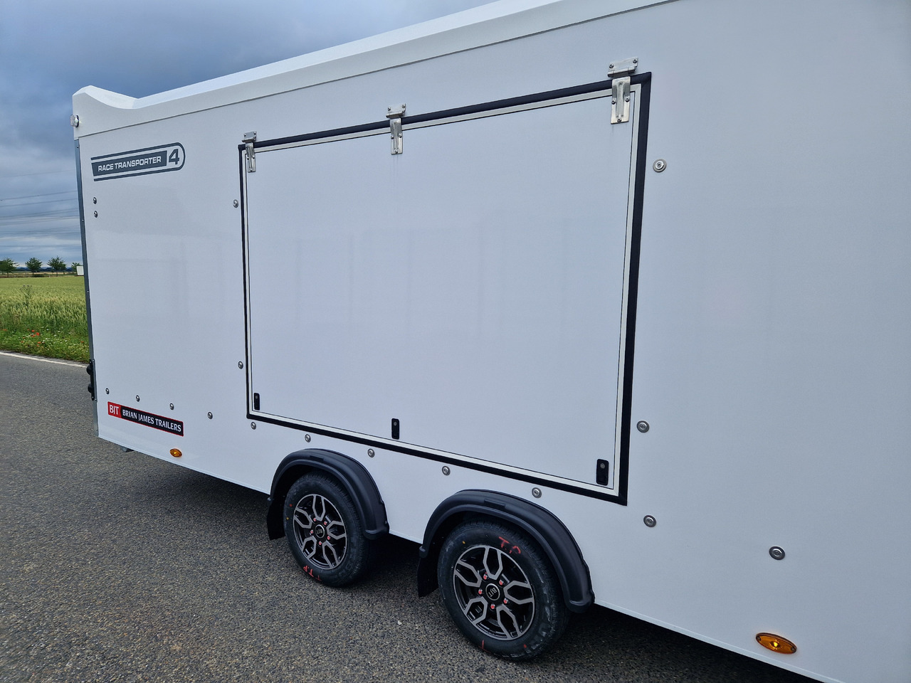 Autotransporter trailer BJT Race Transporter 4 550x212x188cm weiss E Winde Frontstauraum ASR Alufelgen dark 3500kg Modell 24: picture 7