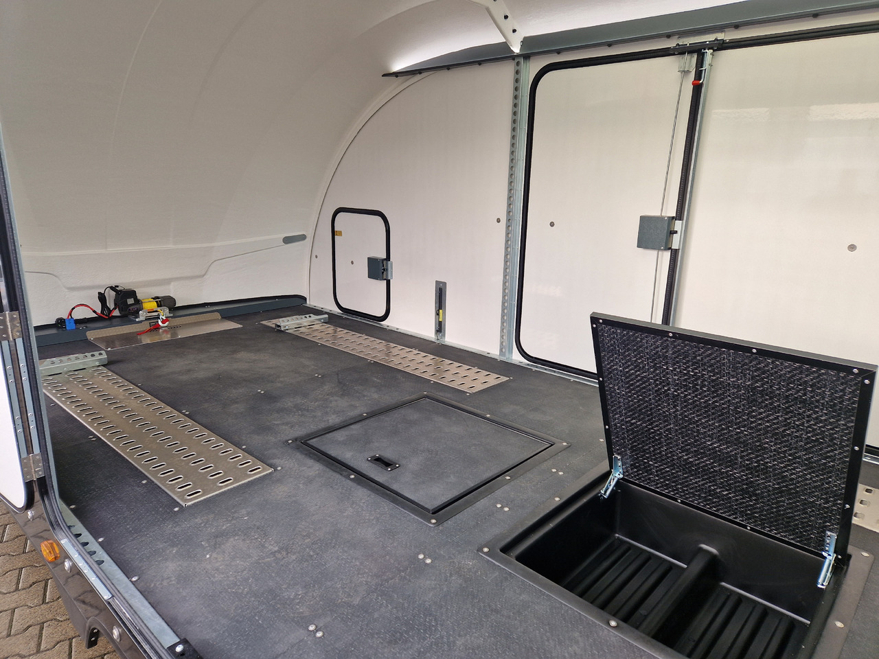 Autotransporter trailer BJT Race Transporter 7 397-6023-35-3-10-B 600x228x189cm black ASR Kamera Alufelgen Tridem 3500: picture 9 Autotransporter trailer BJT Race Transporter 7 397-6023-35-3-10-B 600x228x189cm black ASR Kamera Alufelgen Tridem 3500: picture 9