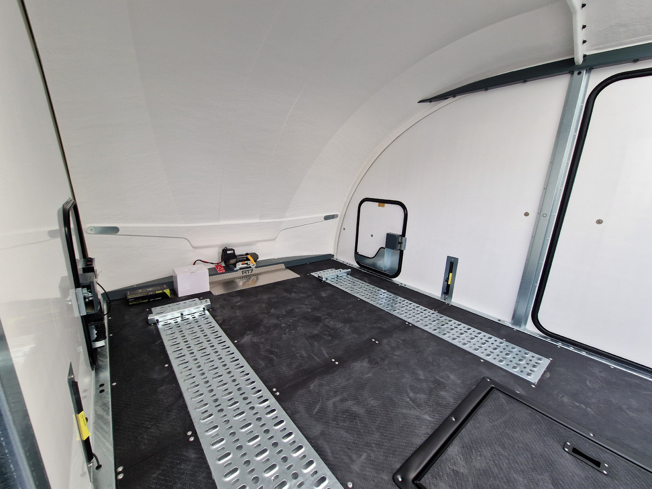 Autotransporter trailer BJT Race Transporter 7 397-6023-35-3-10-B 600x228x189cm black RR Kamera 1 Alufelgen Tridem 3500 Akt: picture 6