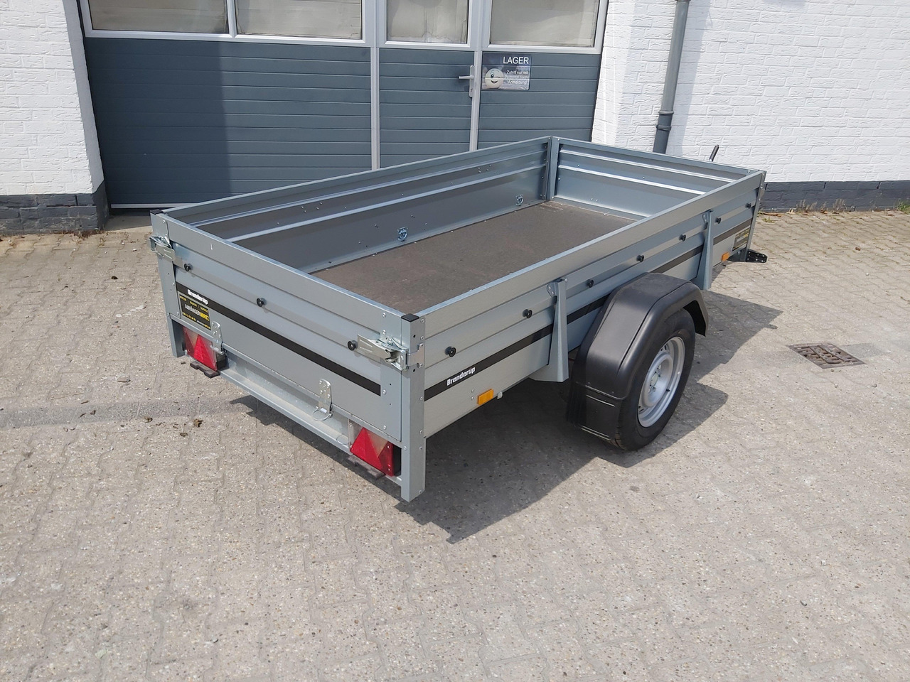 Brenderup 2260 SB 1300 258x128x40cm Stahl klappbare Vorderwand 1300kg Winter Aktion 311796 - Car trailer: picture 4 Brenderup 2260 SB 1300 258x128x40cm Stahl klappbare Vorderwand 1300kg Winter Aktion 311796 - Car trailer: picture 4