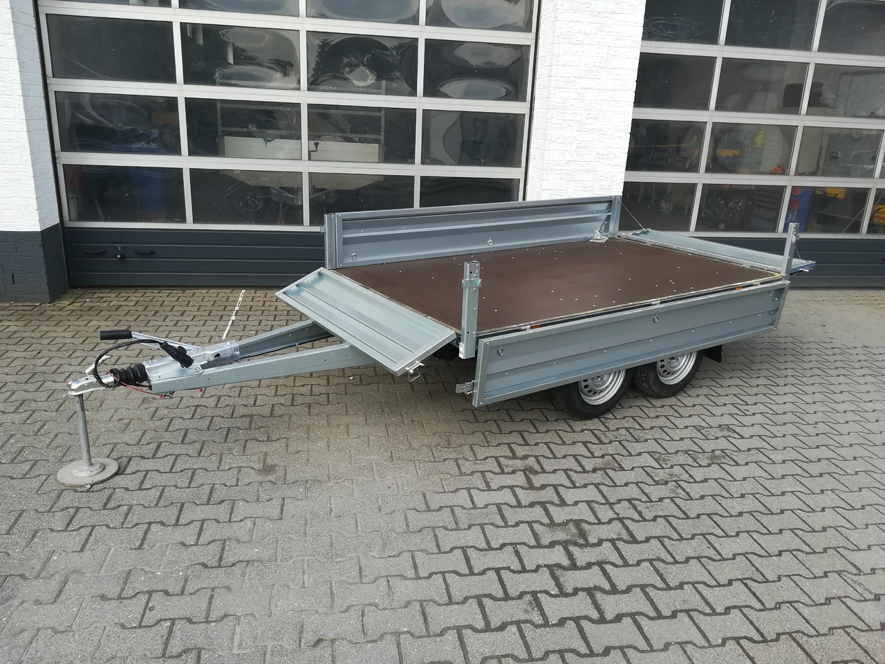 Brenderup 3251 STB 1000 Tandemachse 250x142x35cm (S) 13" 1000kg Januar Aktion - Dropside/ Flatbed trailer: picture 3 Brenderup 3251 STB 1000 Tandemachse 250x142x35cm (S) 13" 1000kg Januar Aktion - Dropside/ Flatbed trailer: picture 3