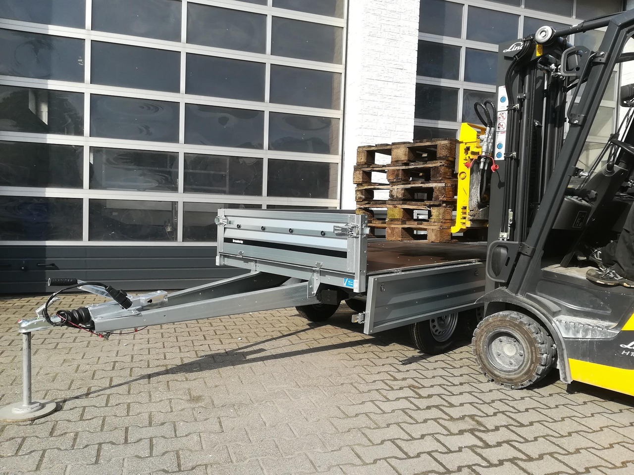 Brenderup 3251 STB 1000 Tandemachse 250x142x35cm (S) 13" 1000kg Januar Aktion - Dropside/ Flatbed trailer: picture 5 Brenderup 3251 STB 1000 Tandemachse 250x142x35cm (S) 13" 1000kg Januar Aktion - Dropside/ Flatbed trailer: picture 5