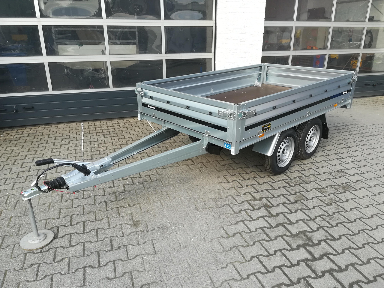 Brenderup 3251 STB 1000 Tandemachse 250x142x35cm (S) 13" 1000kg Januar Aktion - Dropside/ Flatbed trailer: picture 2 Brenderup 3251 STB 1000 Tandemachse 250x142x35cm (S) 13" 1000kg Januar Aktion - Dropside/ Flatbed trailer: picture 2