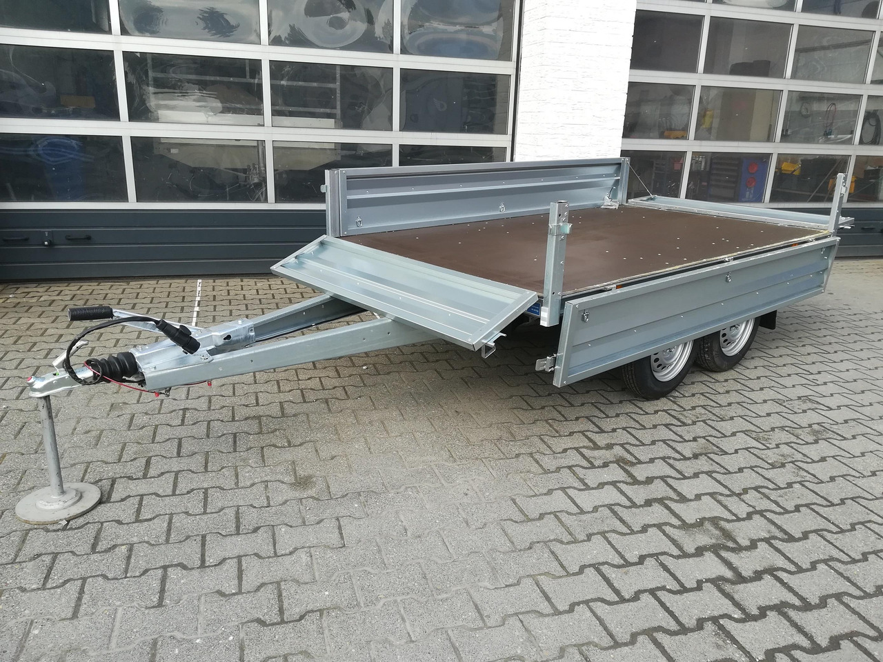 Brenderup 3251 STB 1000 Tandemachse 250x142x35cm (S) 13" 1000kg Januar Aktion - Dropside/ Flatbed trailer: picture 4 Brenderup 3251 STB 1000 Tandemachse 250x142x35cm (S) 13" 1000kg Januar Aktion - Dropside/ Flatbed trailer: picture 4